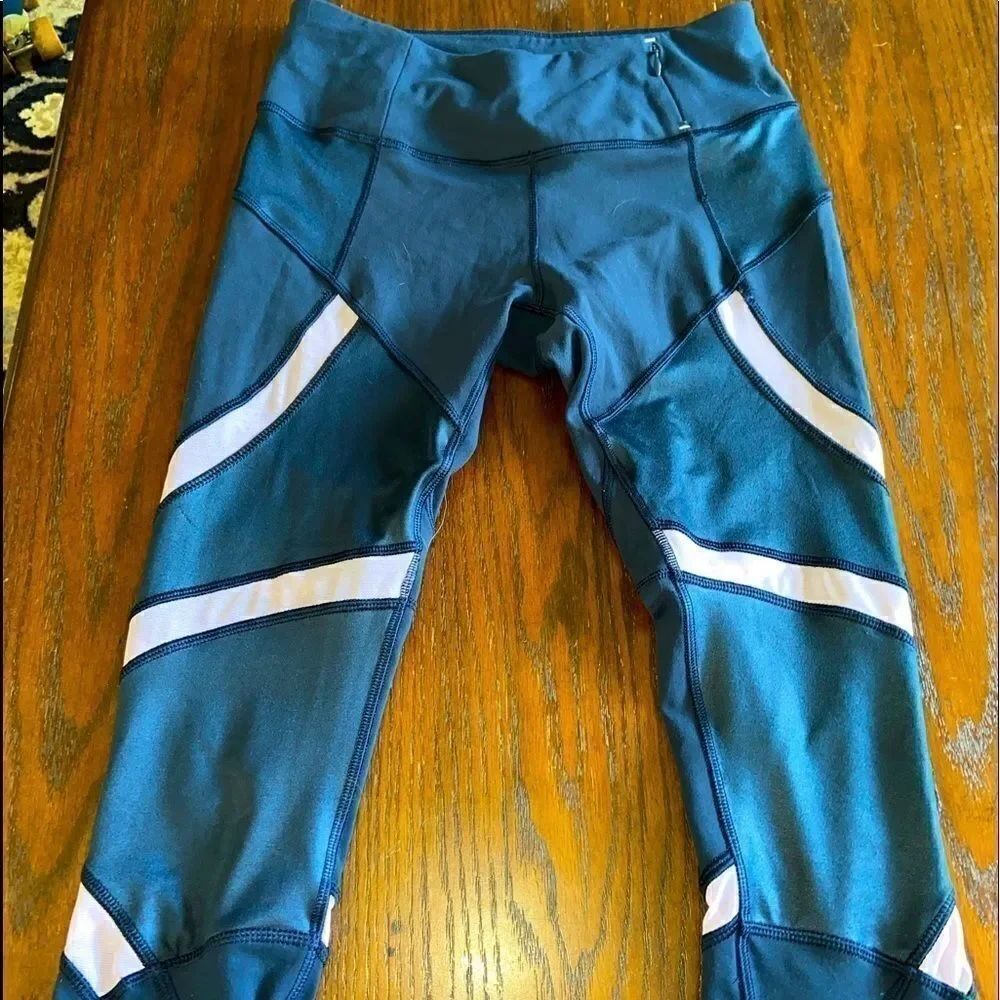 Calia by Carrie underwood workout capri leggings